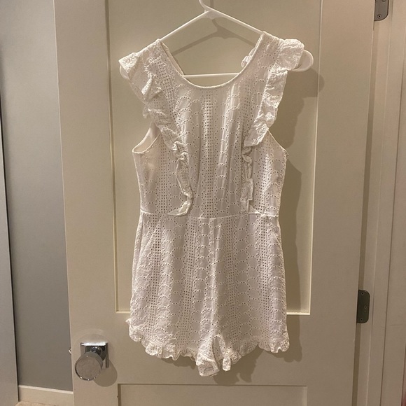 BCBG Generation White Lace Romper Size 4 (runs small) - Picture 3 of 8